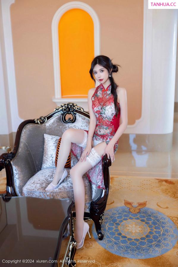 綺裡嘉 绮里嘉 [XiuRen]高清写真图 2024.11.29 No.9529 绮里嘉ula 丝袜美腿第15张图片